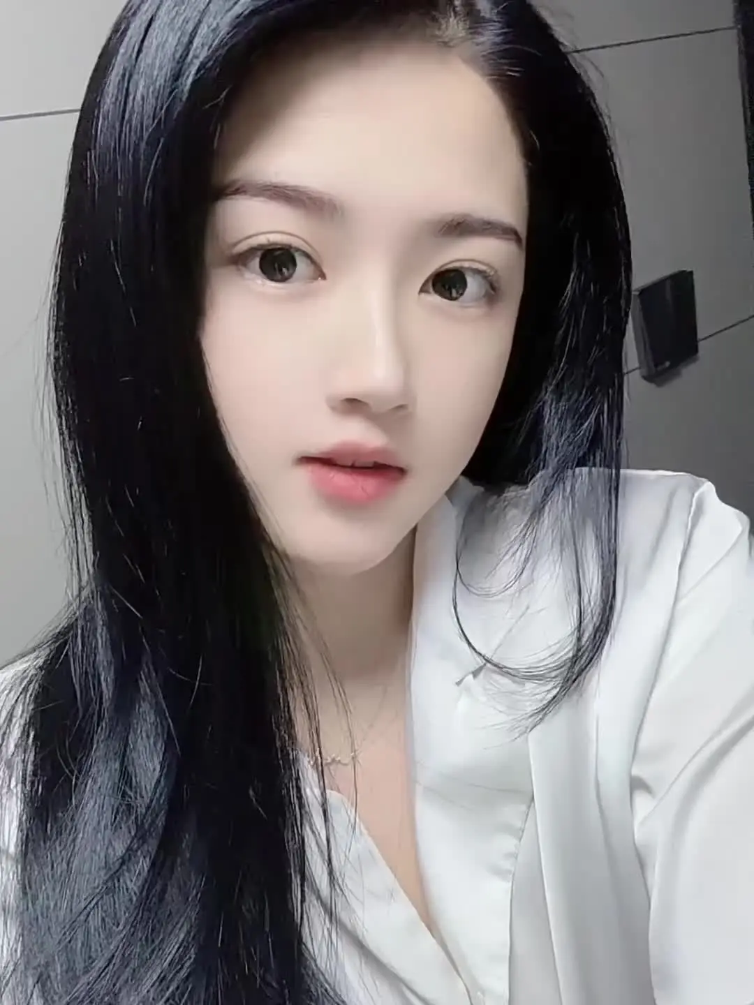 总是要耗尽眼泪 痛心的上了一课才知道什么要割舍
