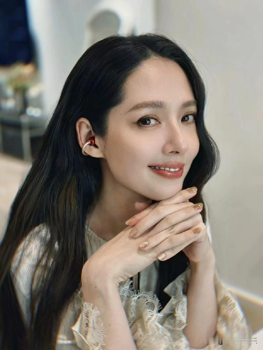 这些豪门媳妇里，敢跟婆家讲条件的，郭碧婷也是蝎子拉屎独一份儿了。

我还纳闷，她