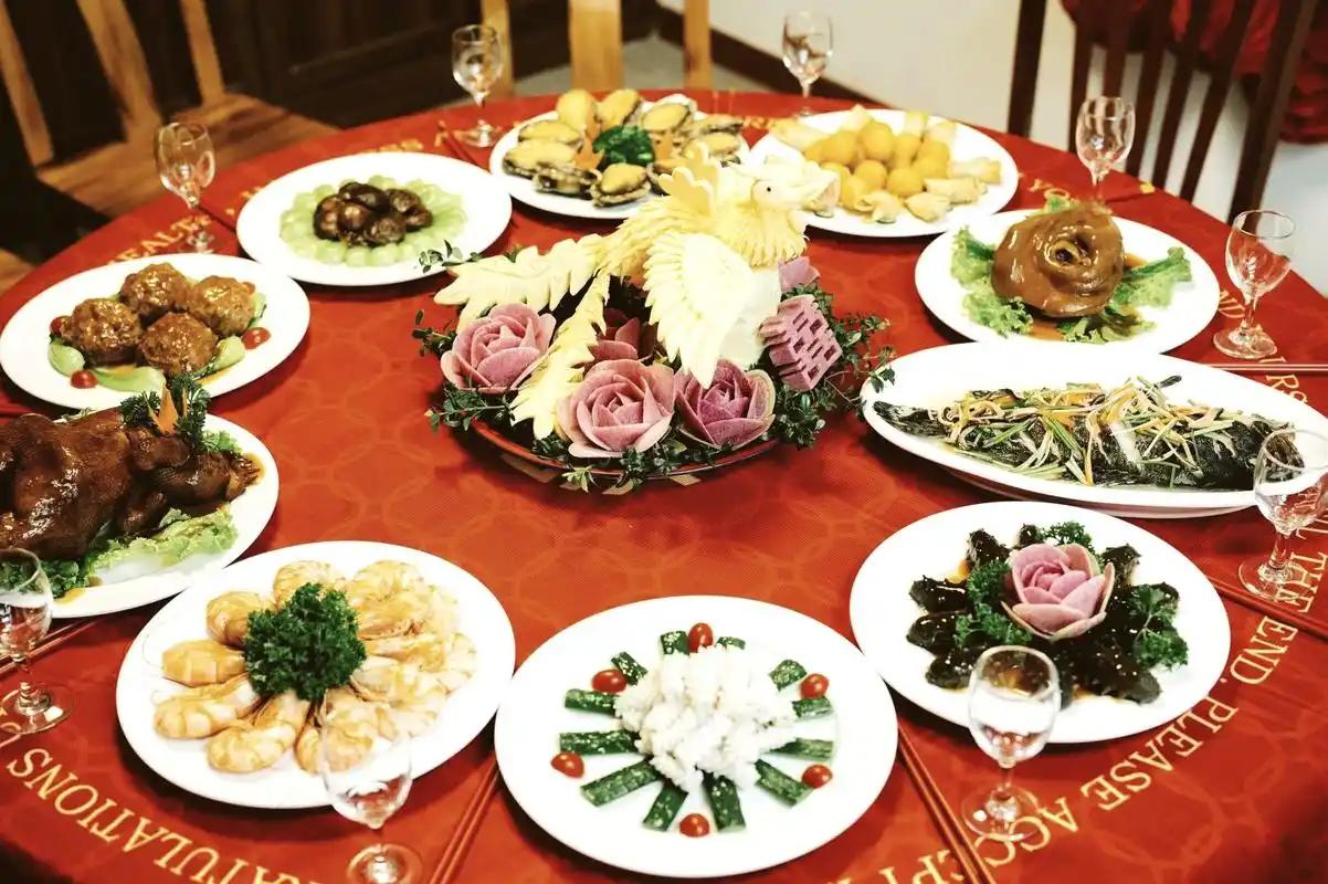 提前试菜敲定婚宴，15 道菜换掉 6 道！酒店：每桌只减 150
湖南宁乡一对新