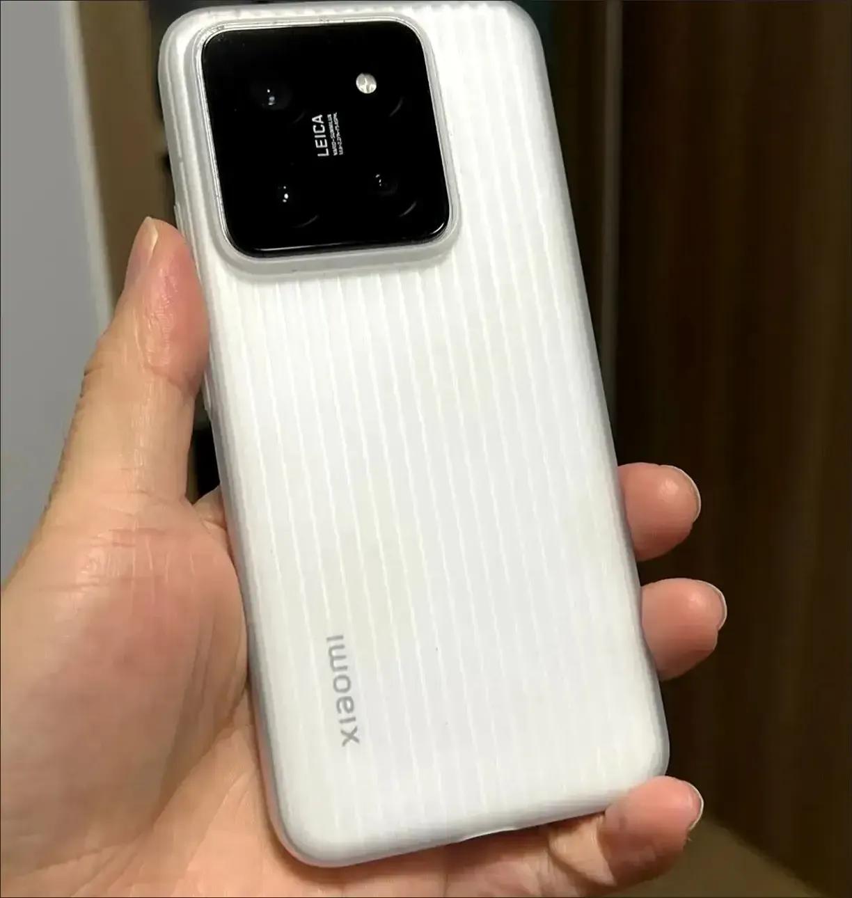 小米14，过年成了爆款？到底如何

身边又多了几个Xiaomi14用户，其实大家