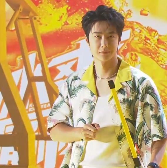 #王一博射箭表情##王一博冰红茶见面会直播#王一博射箭表情好可爱啊！！奶fufu
