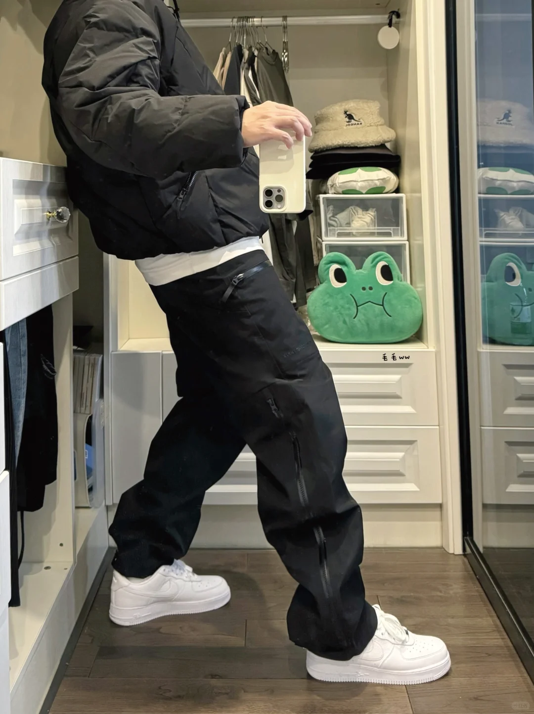 黑色羽绒服｜冲锋裤穿搭