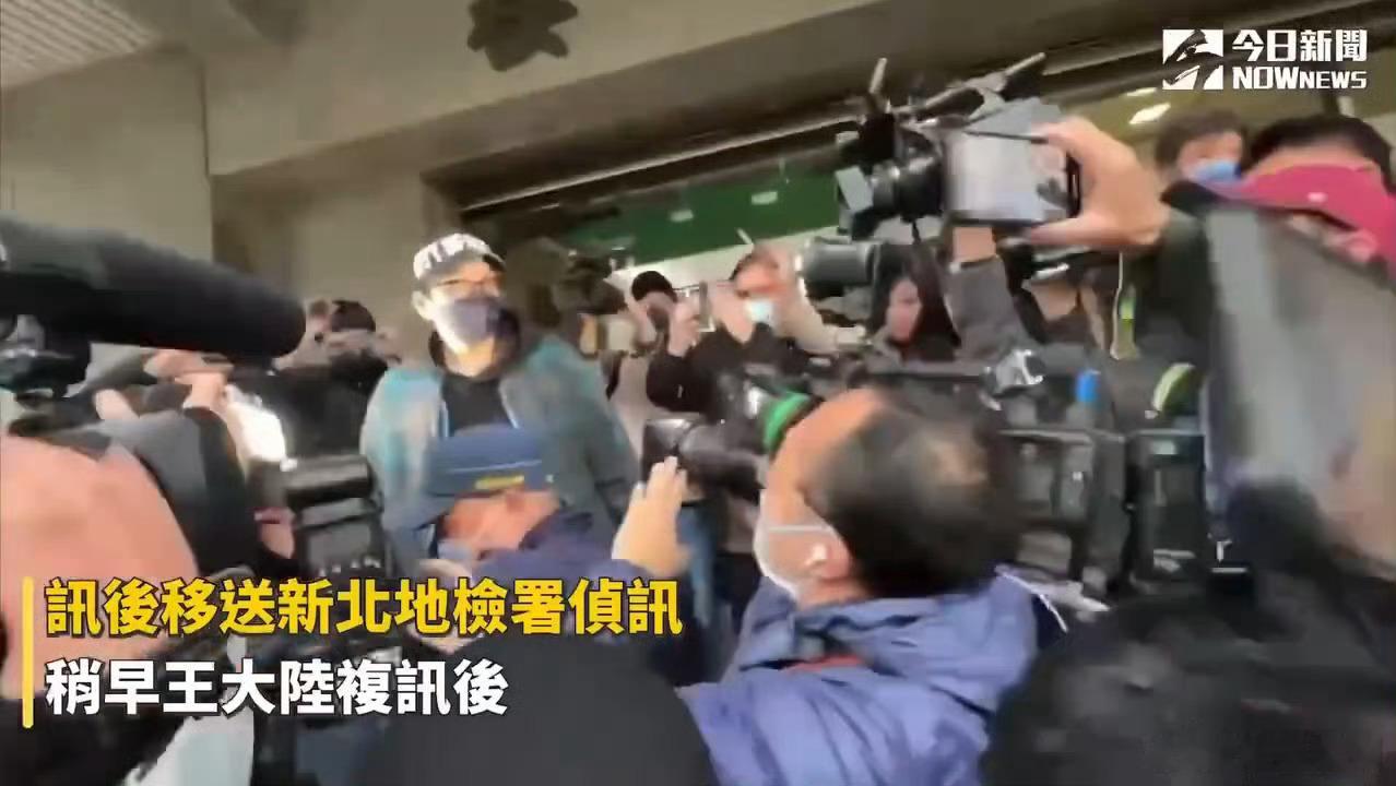 台媒对王大陆体检演技的犀利追问，在逃兵役的风波中，他的回应显得尤为重要。  