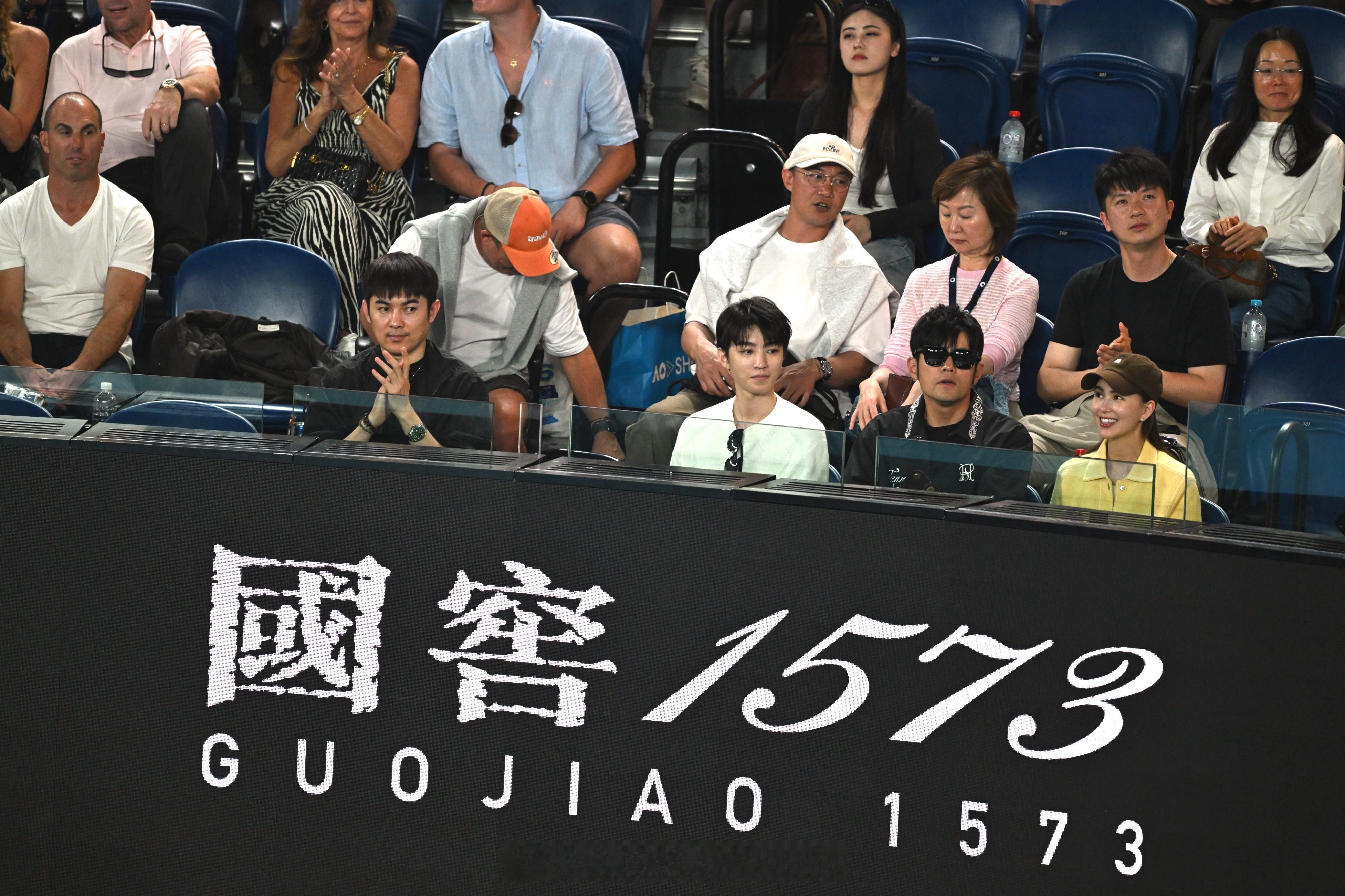 澳网2026王俊凯观战澳网 🥹是谁这么幸运可以和偶像一起看德约科维奇vs辛纳