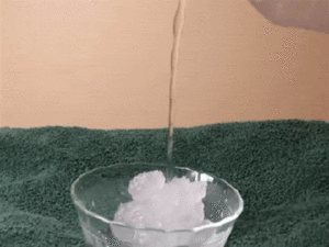 有没有人和我一样？长久以来都以为瓶装水全是矿泉水，了解之后才发现二者根本不是一回