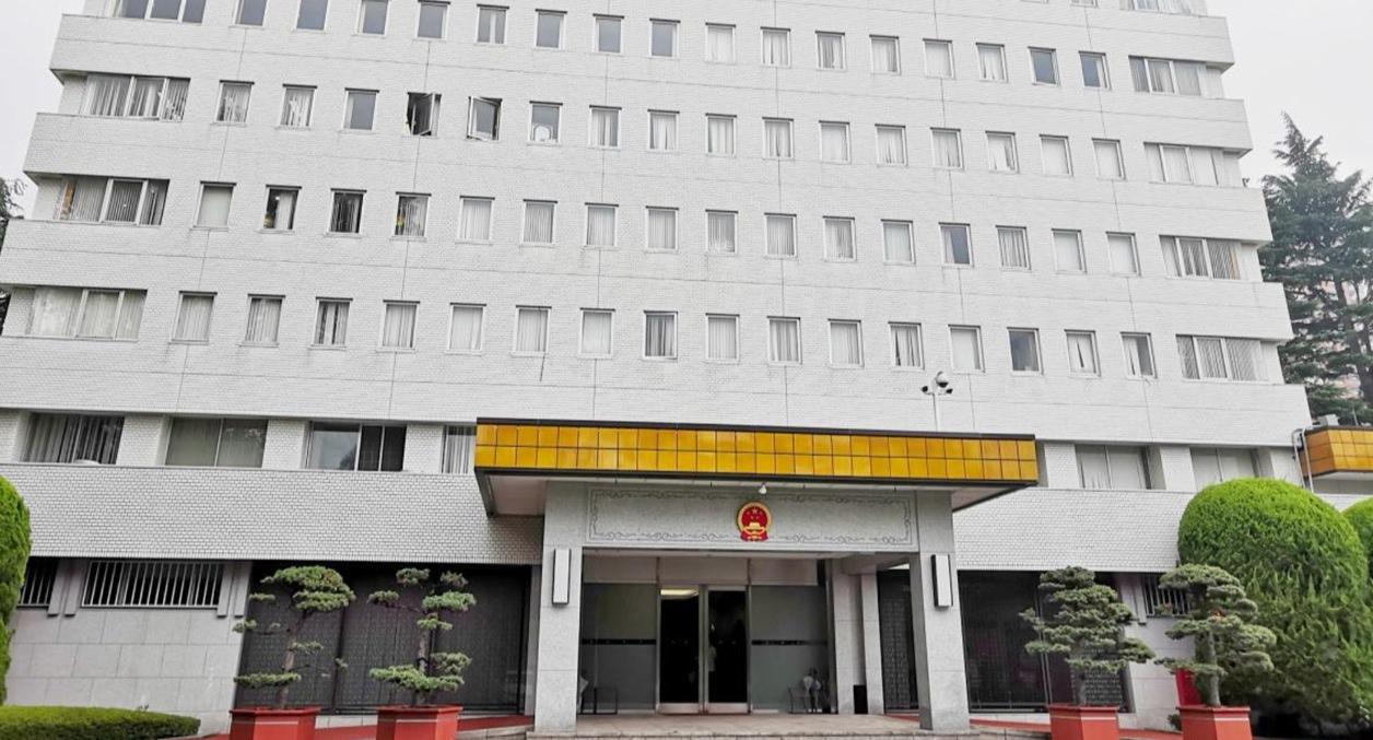 🚨 突发！日自卫队人员翻墙闯馆，竟威胁“以神之名”杀人！

时间：3月24日上