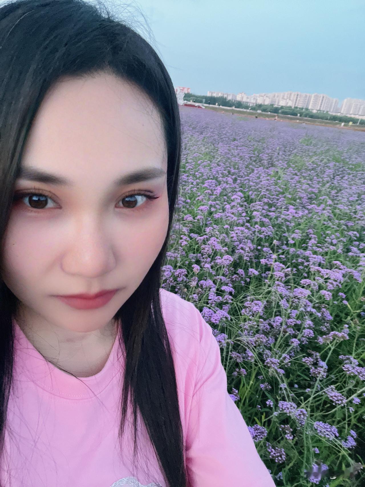 为什么双向奔赴的爱情到最后还是权衡利弊的分开了。

我也想他，但我死扛不给他发，