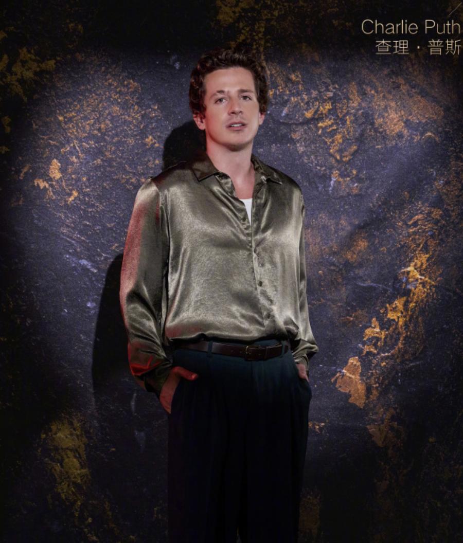 今晚歌手2025将迎来国际大咖，那就是断眉。

这次他将演唱两首歌曲：一首《At
