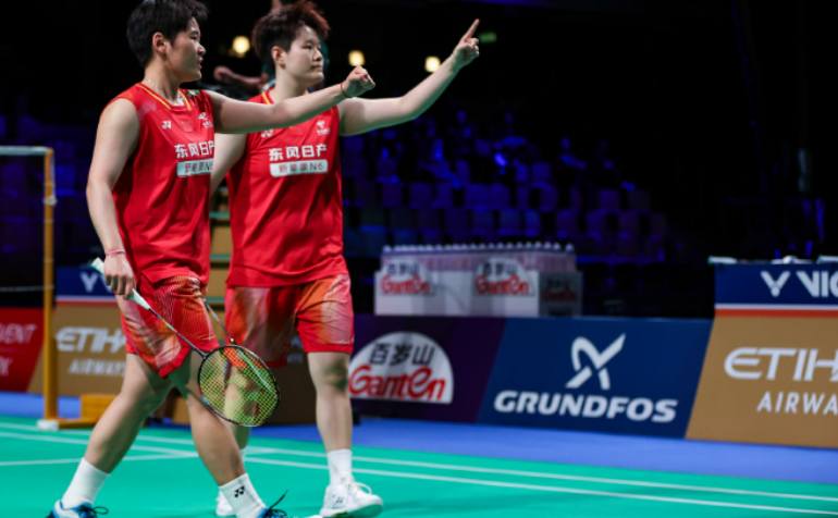 羽毛球世锦赛：圣谭组合2-0轻取越南组合，晋级女双16强