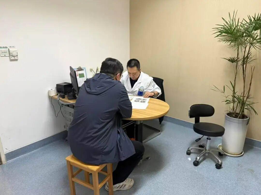 “傻眼了吧！”10月28日报道，浙江宁波，一男子经历了两段婚姻，但都没等来孩子，