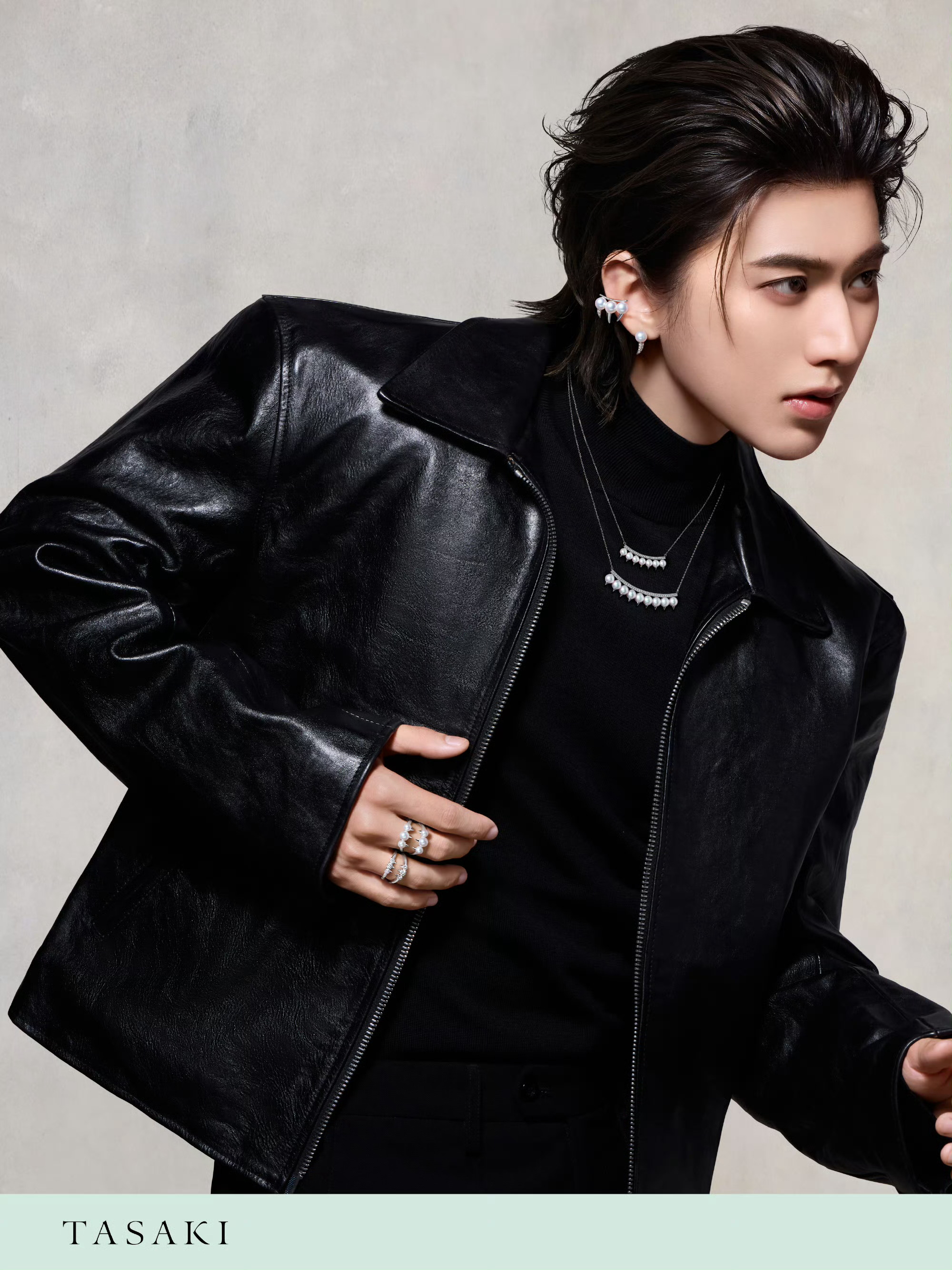 蔡徐坤 × TASAKI来自全球品牌代言人一张风格新片，温润珍珠碰撞先锋魅力，诠