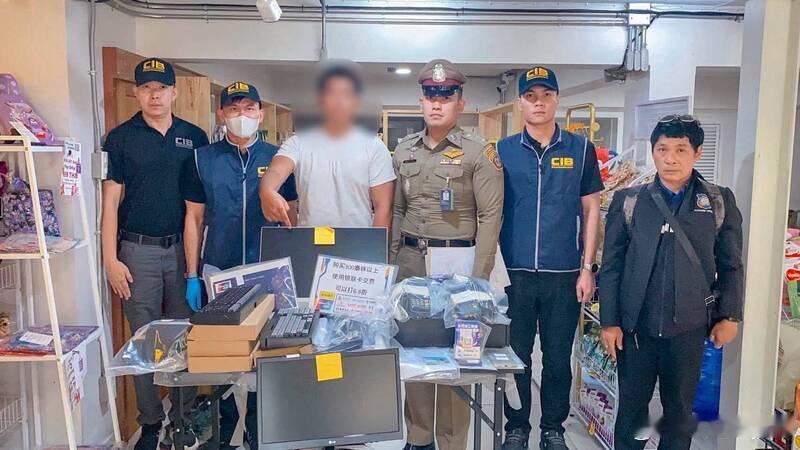 中国籍果干店老板涉嫌盗刷1200名中国游客信用卡，在泰国落网海外新鲜事 据泰国警