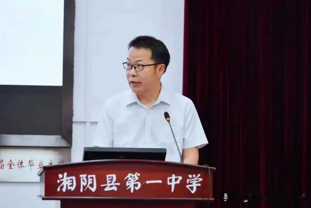 名师导学丨规律探究：动量守恒定律
        湖南省岳阳市湘阴县第一中学黄胜