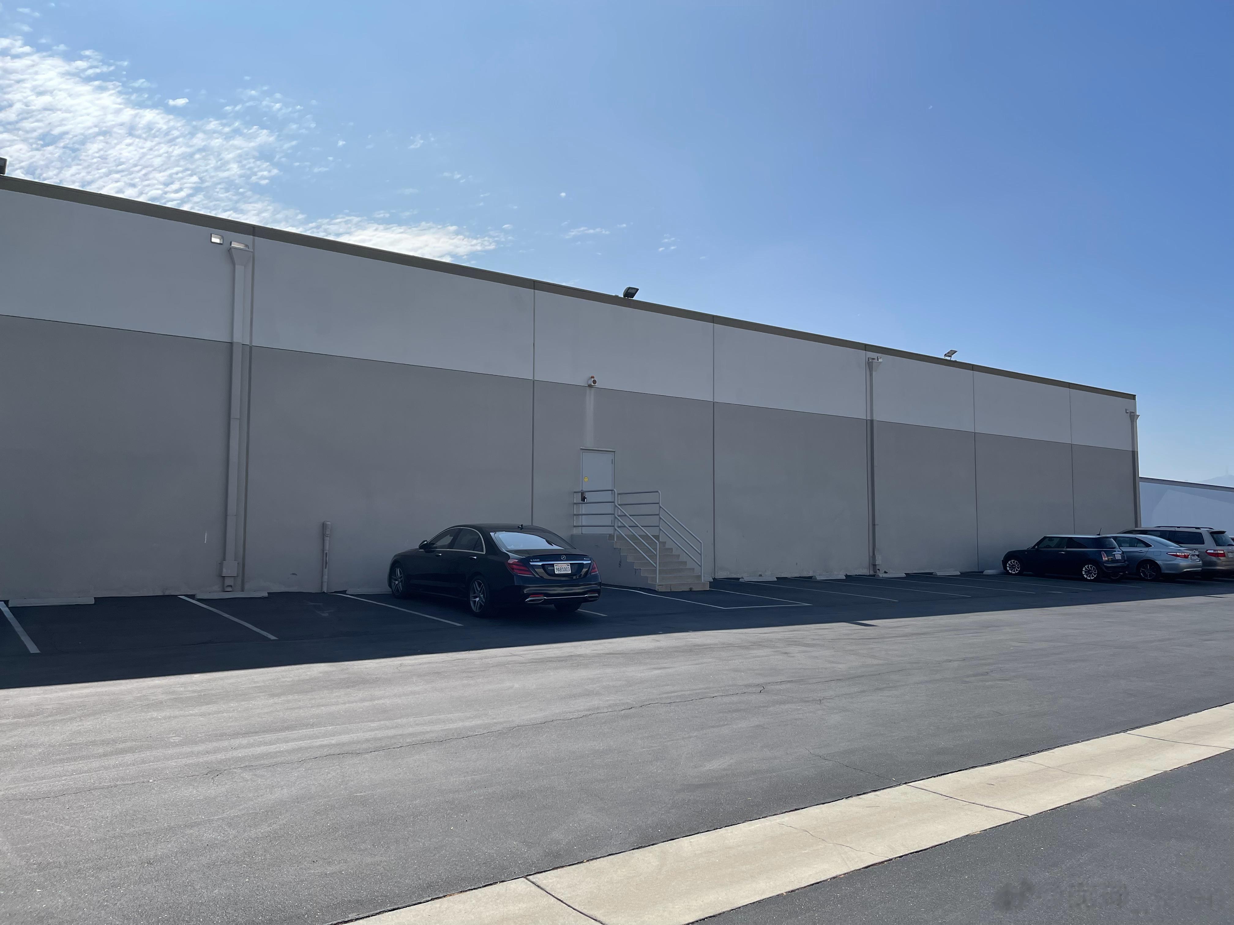 前两天我去其他汽车仓库，评论区总会出现三个字[喵喵]今天，早起开了一个多小时车，