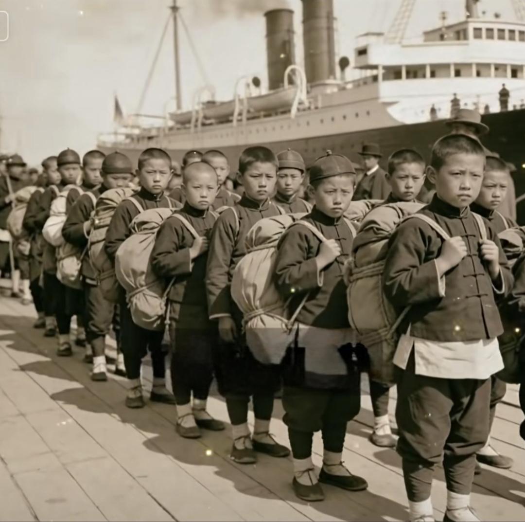 1872 年—1875 年，在曾国藩与李鸿章的推动下，清政府曾选出120 名幼童