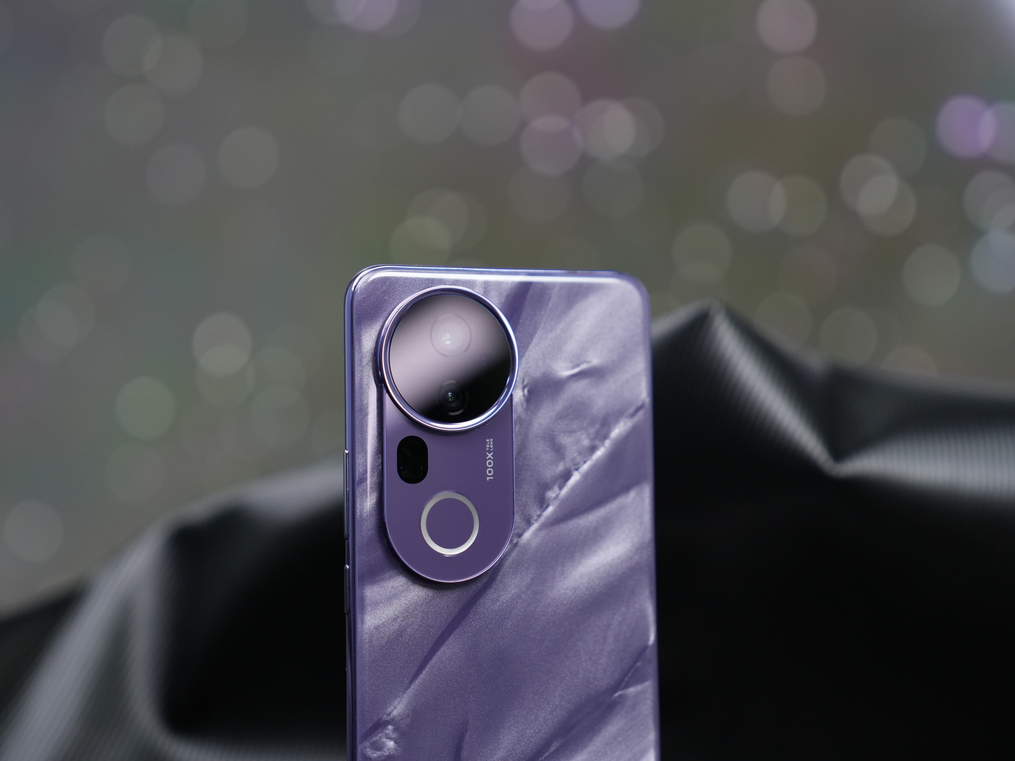 vivo S20 Pro「紫气东来」跟凤羽金一样别致好看～ 