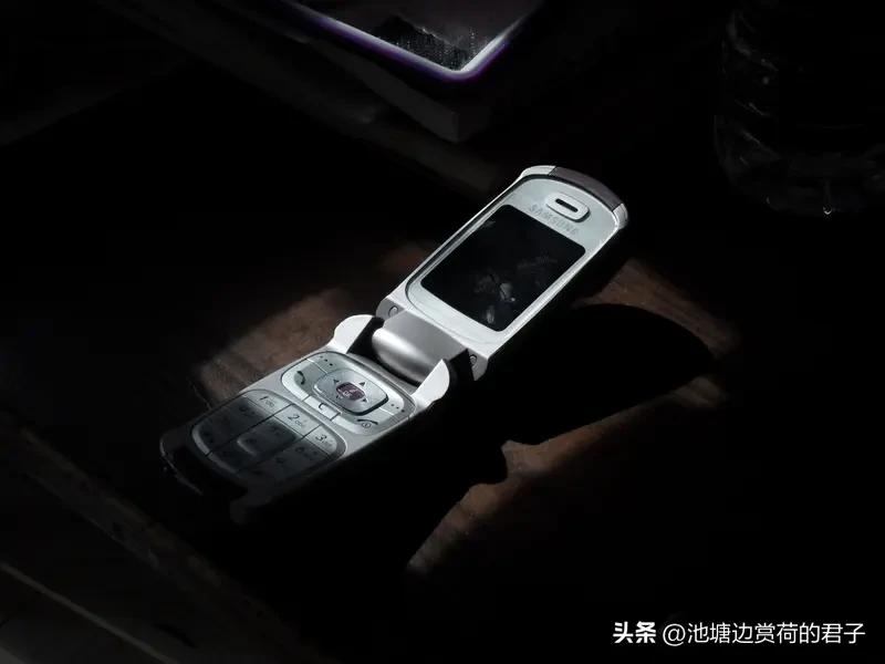 丈夫去世后妻子求助解锁手机 河南郑州张女士的遭遇太让人唏嘘。丈夫意外离世，留下存