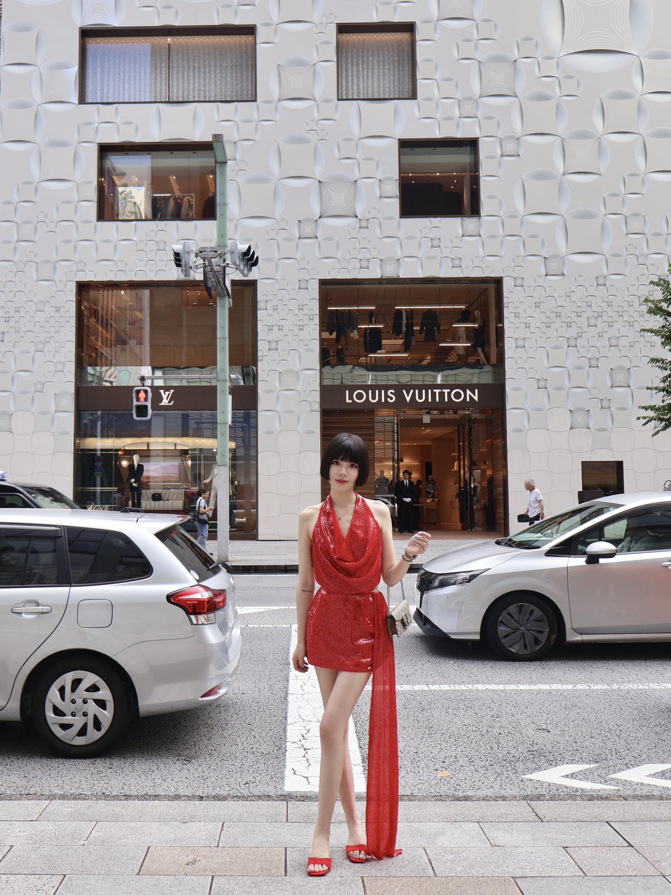 东京银座真是富贵迷人眼，显得我更迷人❤️。一百分的outfits实打实...