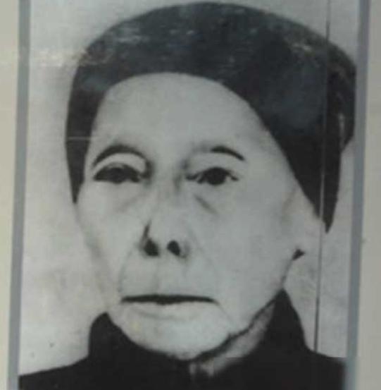 1933年，主席躲进农妇家，谁料在敌人搜查时，农妇却说：“你们要找的人就藏在我家