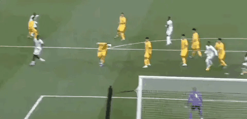 国足新一代的抽象玩家，一个拜合拉木，一个王钰栋！
王钰栋今天状态有点迷，这不是联