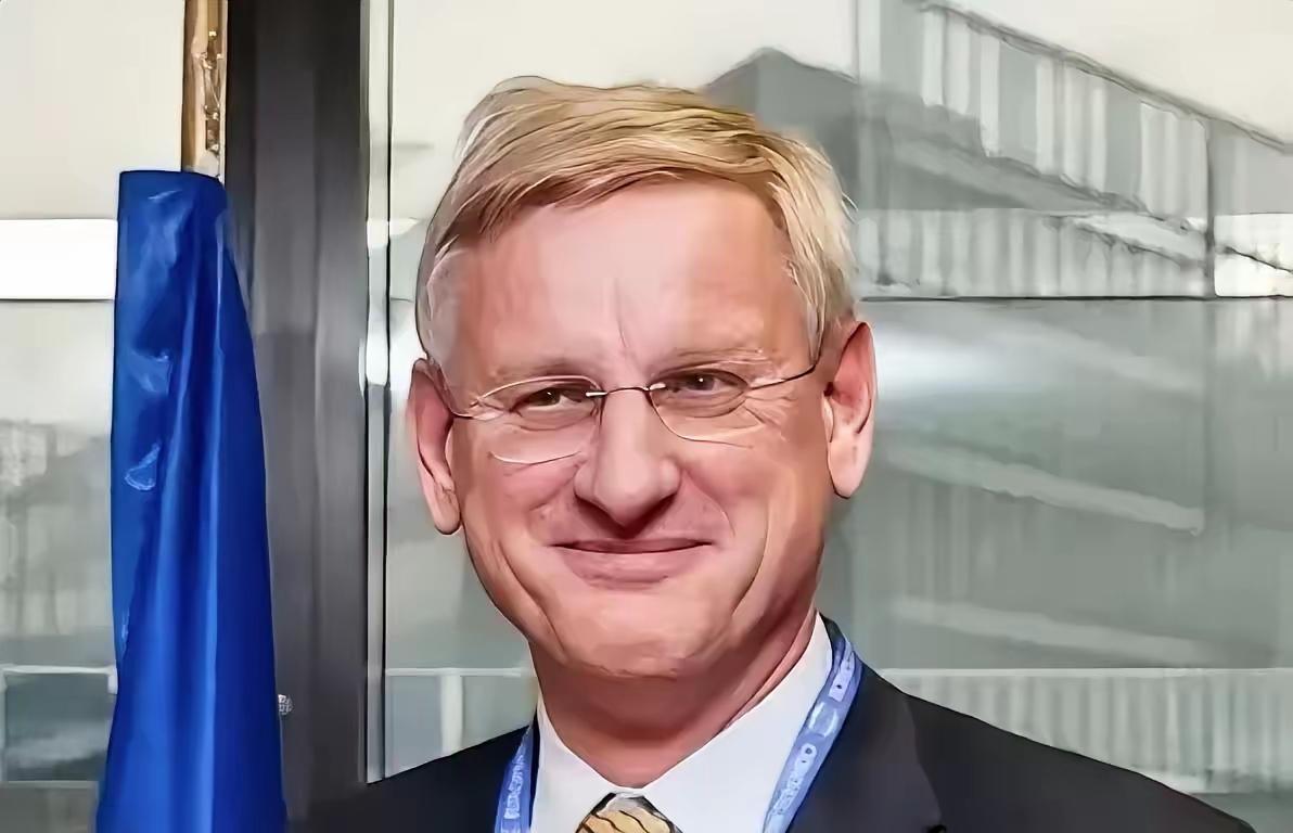 瑞典前首相卡尔·比尔特最近甩出一句话，直接把“产能过剩”这顶帽子给掀翻了。他说这