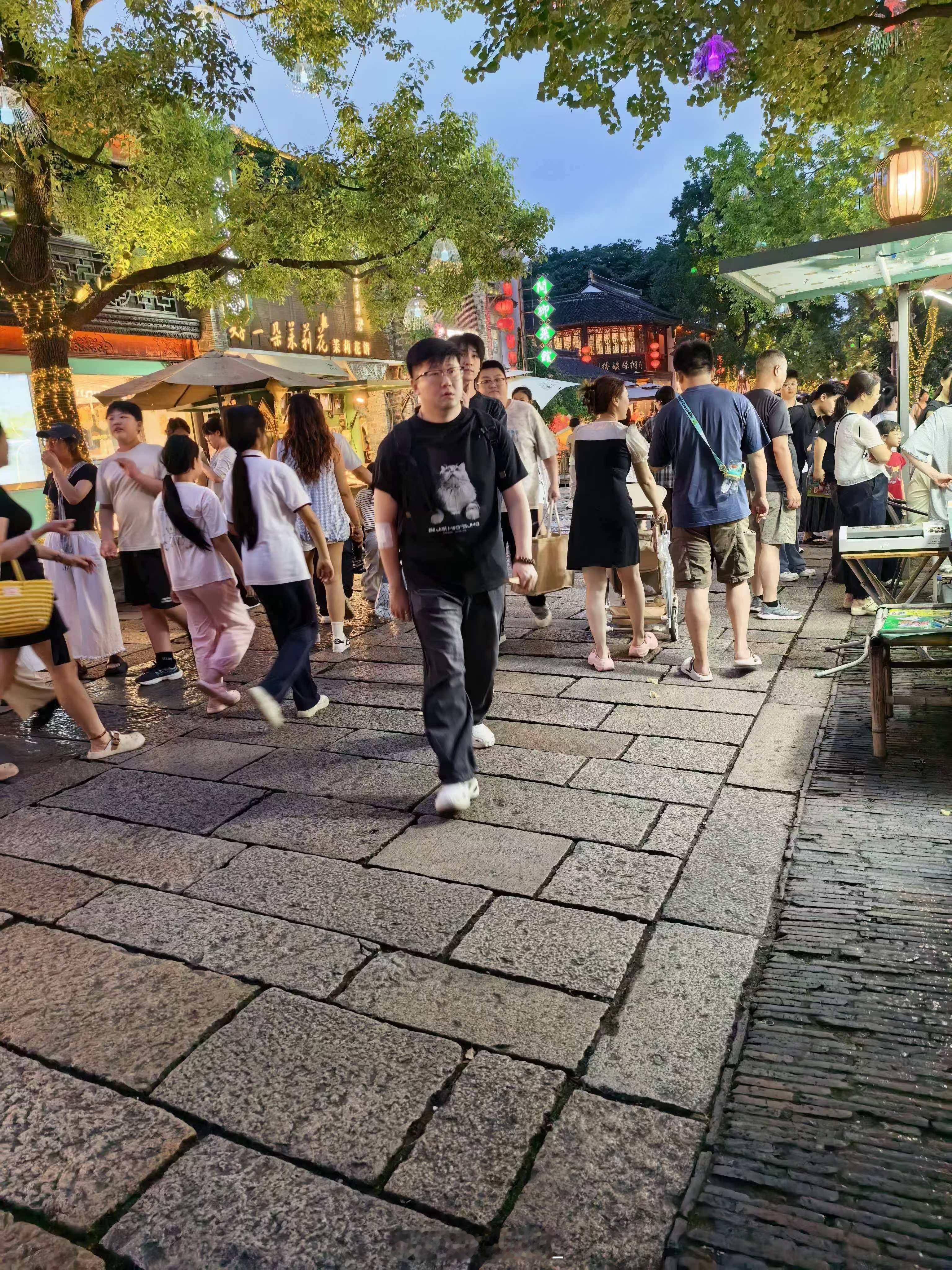 我等好久还不如我闺蜜偶遇
