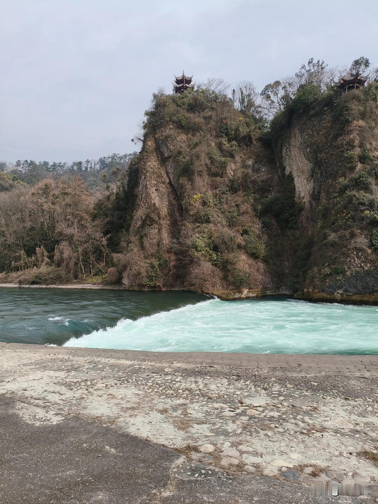 上联：画龙画虎难画骨；期待下联知人知面不知心。