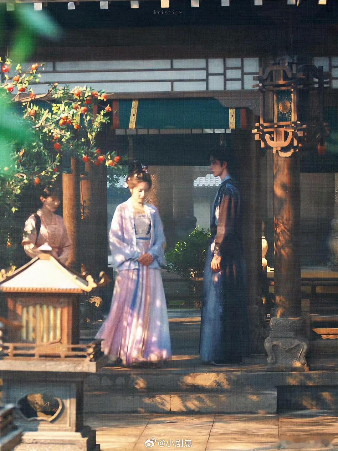 朝雪录导演顶级中式美学被《朝雪录》的中式美惊艳到！秦莞雪中撑伞那段，自然灯光配古