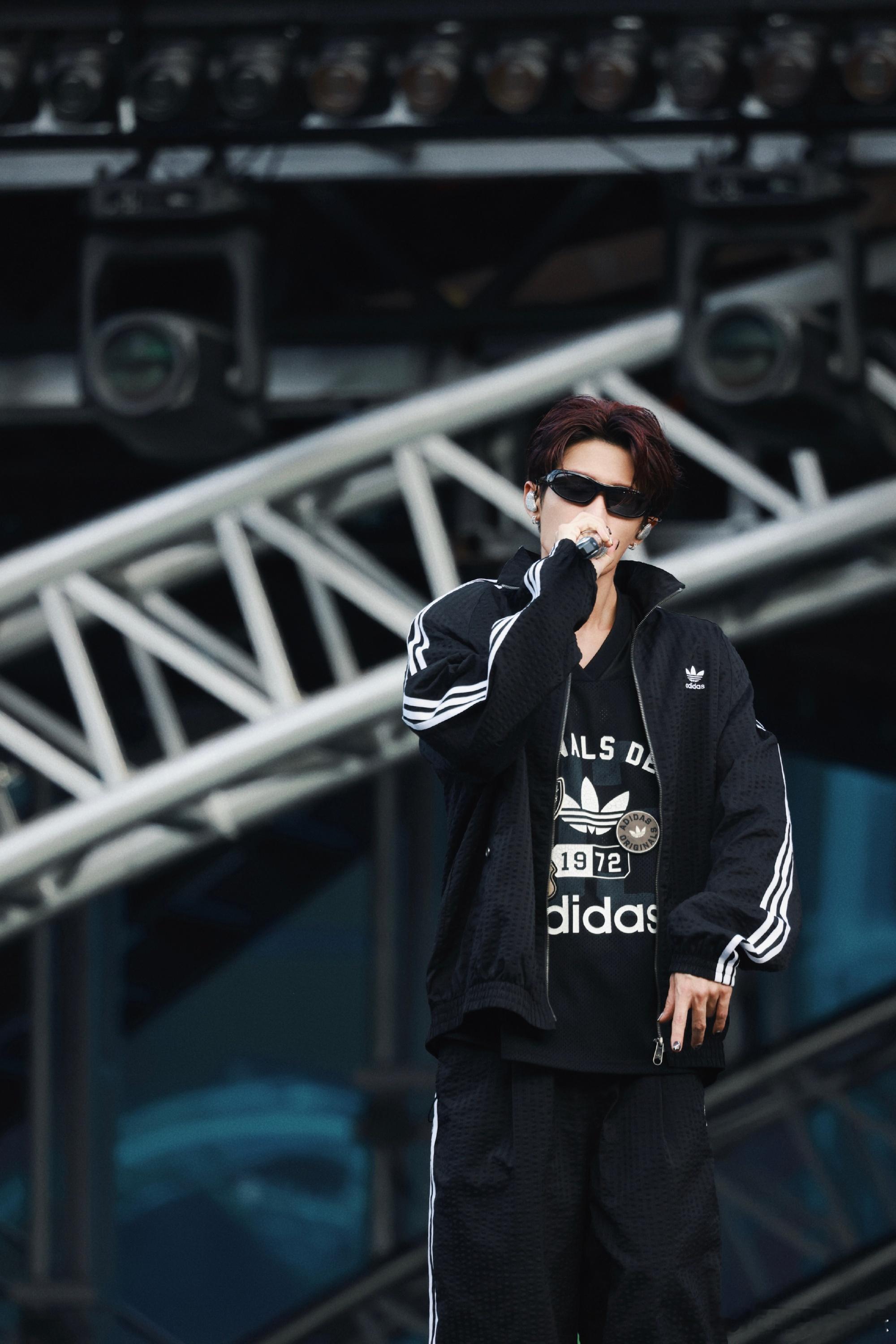 檀健次湖南卫视跨年舞台彩排檀健次湖南卫视跨年演唱会舞台彩排 檀健次湖南卫视跨年舞