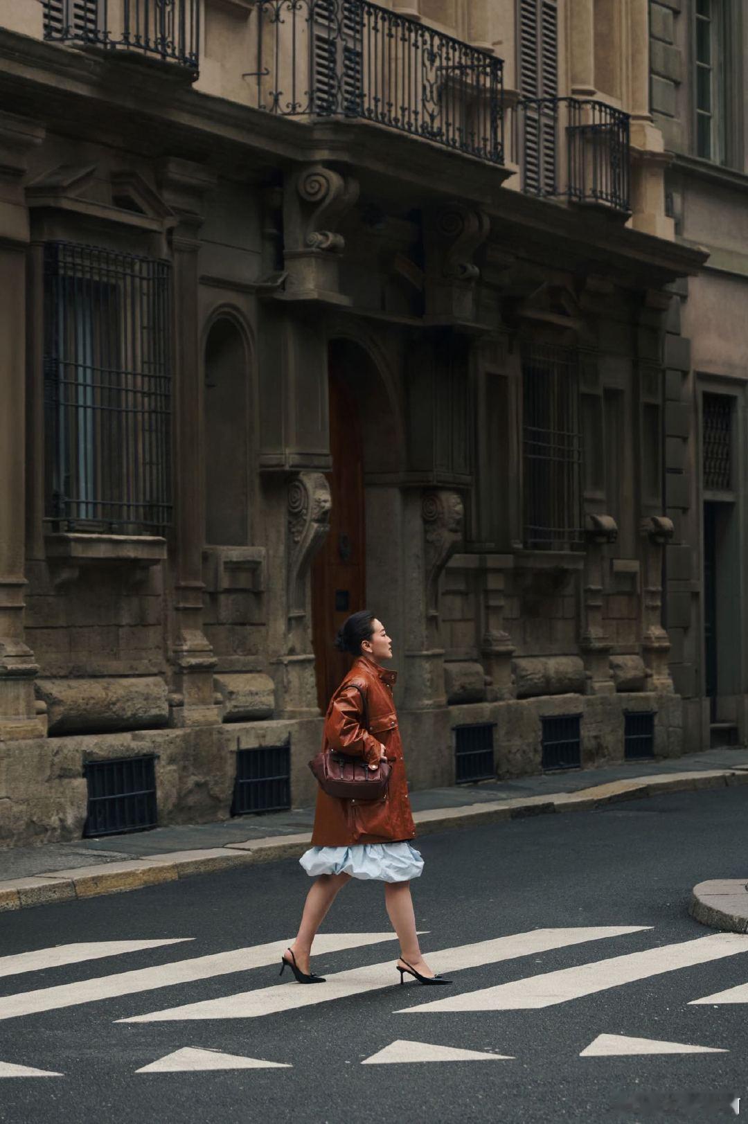 贾玲好A 贾玲的米兰看秀造型太可了！又酷又飒气场全开，时尚表现力直接拉满！ 