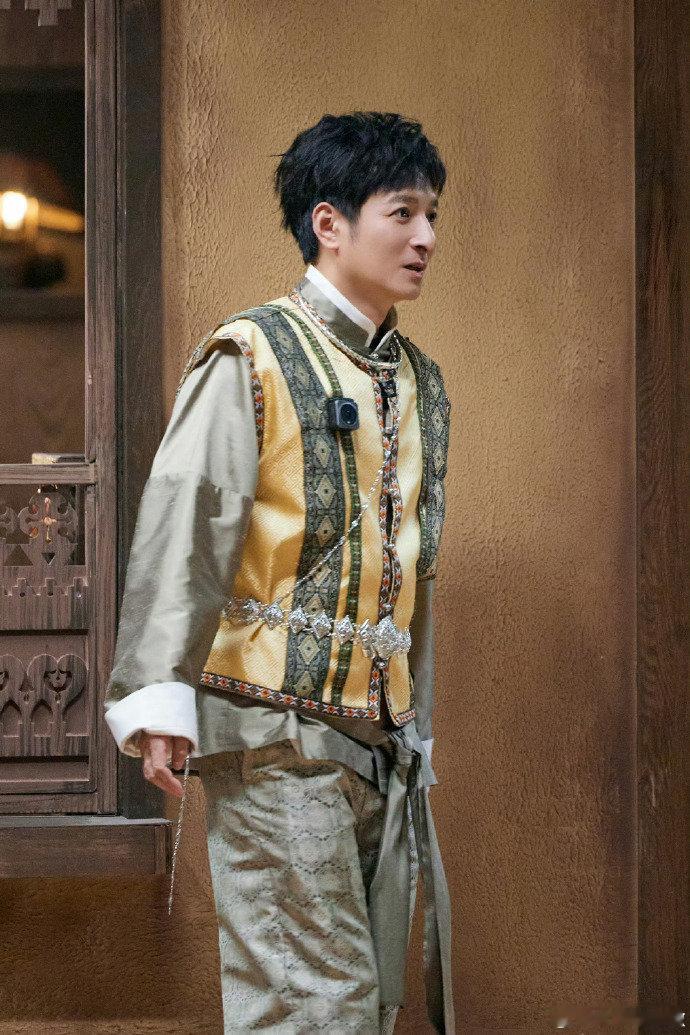 李维嘉一点不ooc 李维嘉最符合人设的一集 别人在走剧情，他在擦桌子。别人在找线