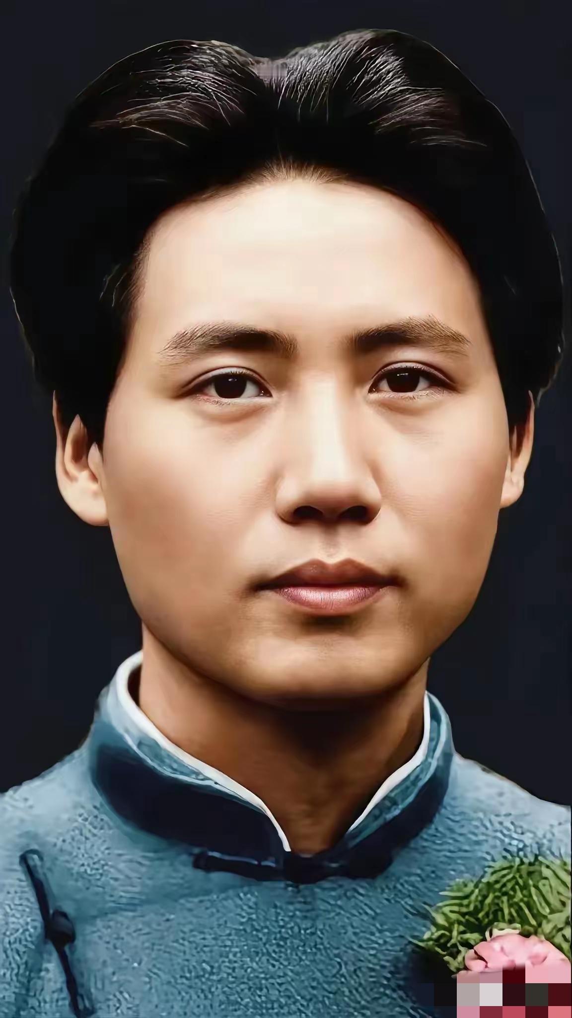 看看吧！这是咱们的领袖毛泽东！放在当下，青年毛泽东的英气，绝对是能刷屏的顶级风骨