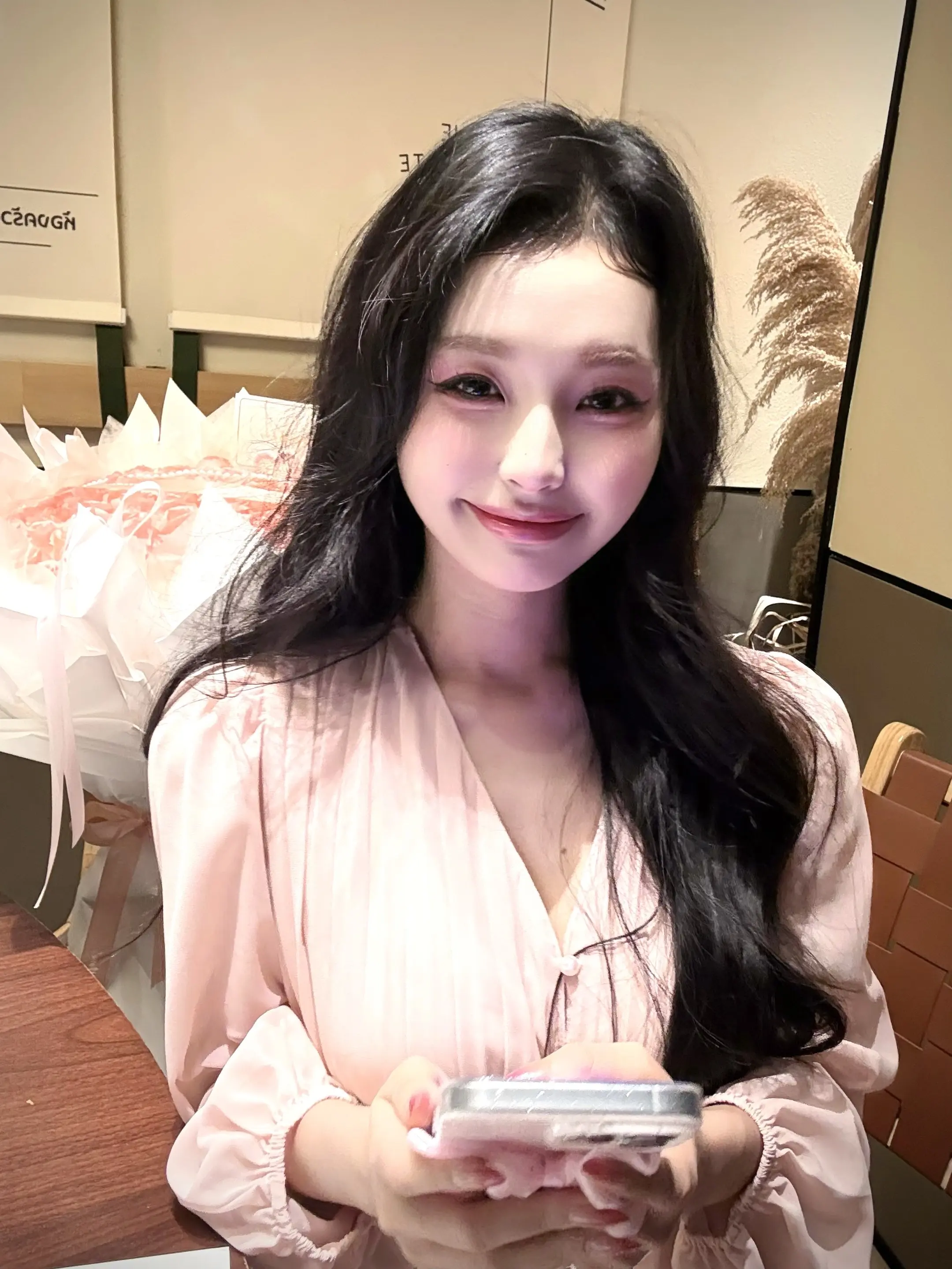 世上不缺恋人 和漂亮的人 缺的是真正对你好会问你累不累的人待你如初的人