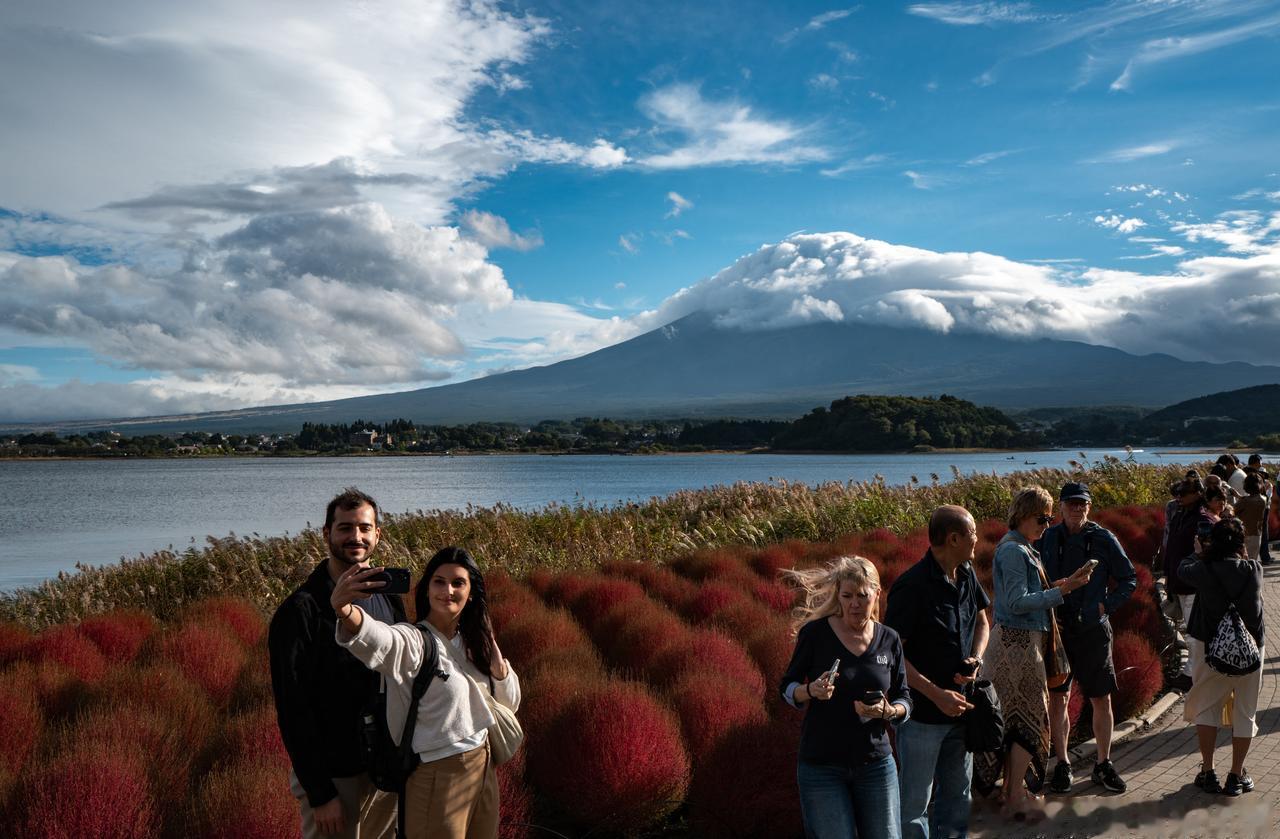 【共同社：日本正考虑把离境税调高至3000日元】据报道，日本政府和执政自民党正考