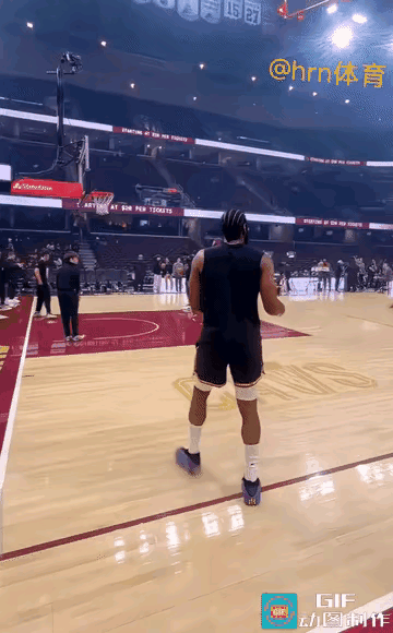 还是喜欢詹姆斯哈登的后撤步三分。[赞]