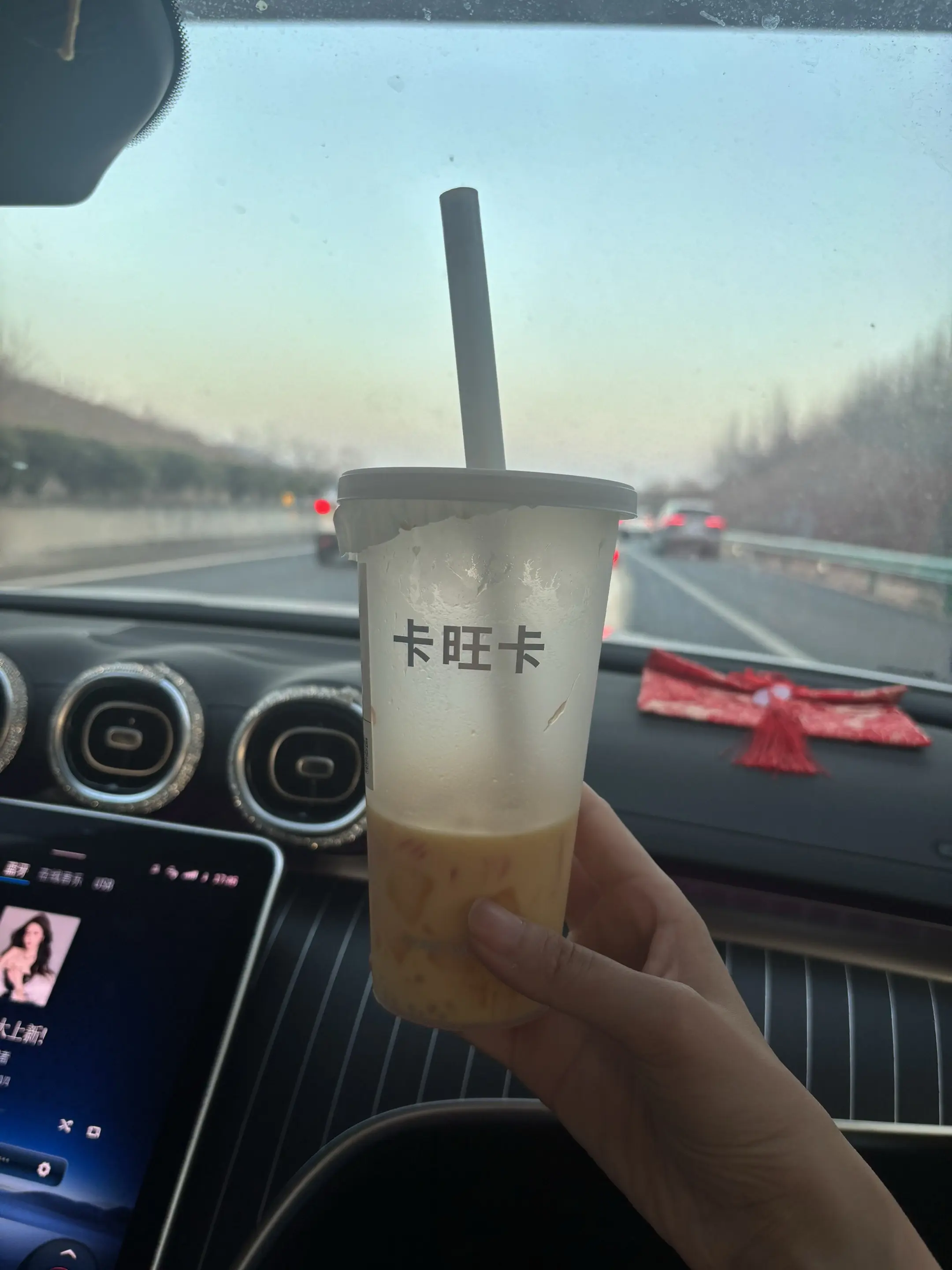 哈哈哈。太热情了大家。吃不动了，跑路、明年继续加油👏。明年回来能喝酒...