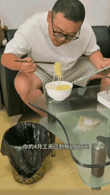 两条短信，心态就是不一样呀[捂脸]