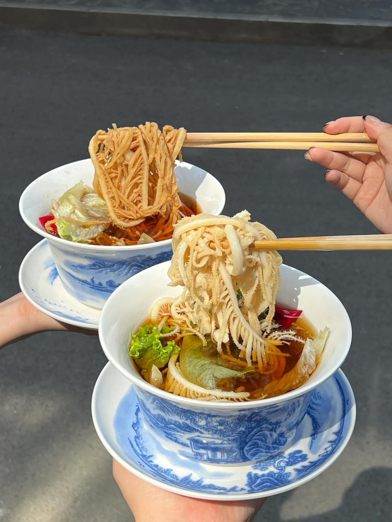 它在宽窄巷子真的没有对手！！！

作为火锅脑袋！千层肚爱好者！赶紧分享给大家！！