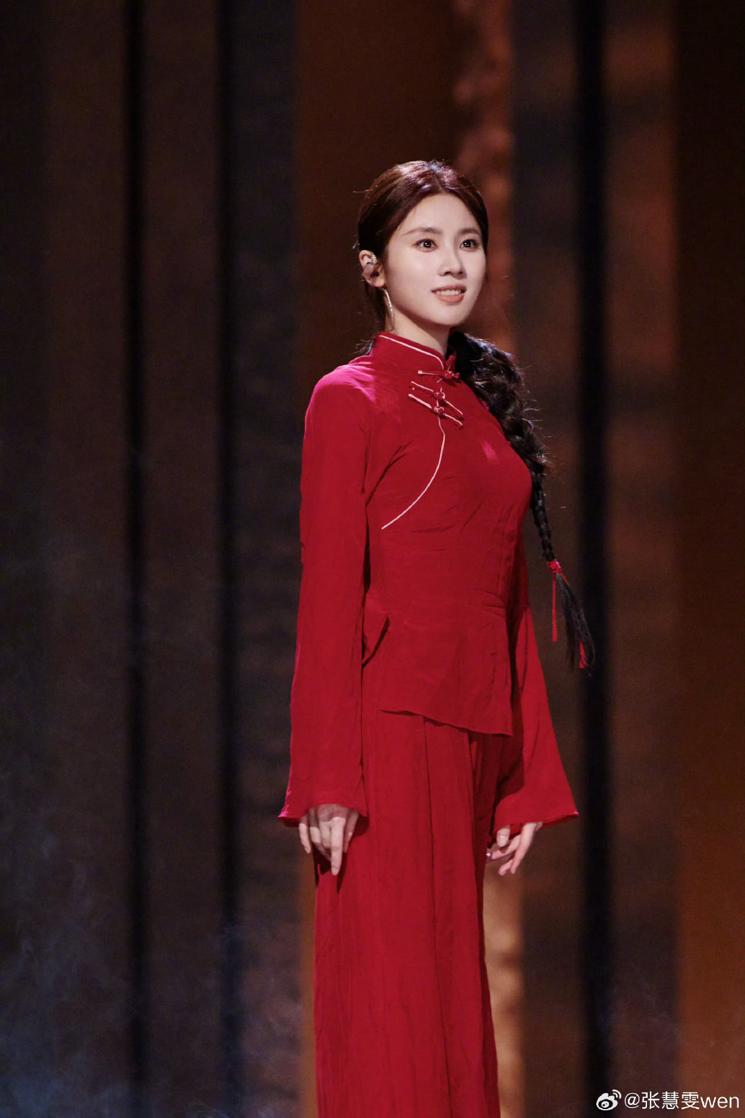 张慧雯乘风造型张慧雯红衣造型从“谋女郎”到“乘风姐姐”，她用一支舞完成自我正名。