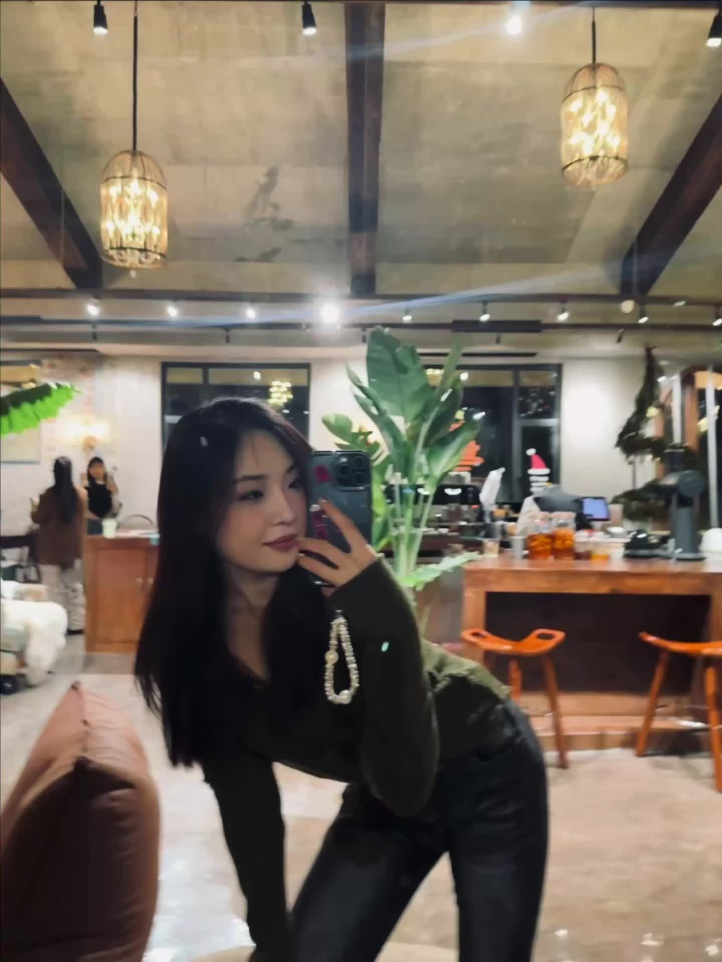 我还能怎样 我只是一个连伤感都要听DJ的女人