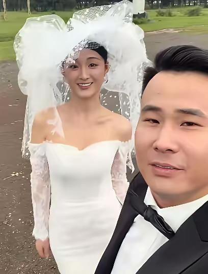 陈亚男和朱小伟结婚后，陈亚男成为了百万粉丝的大网红，后来历经波折最后分道扬镳。虽