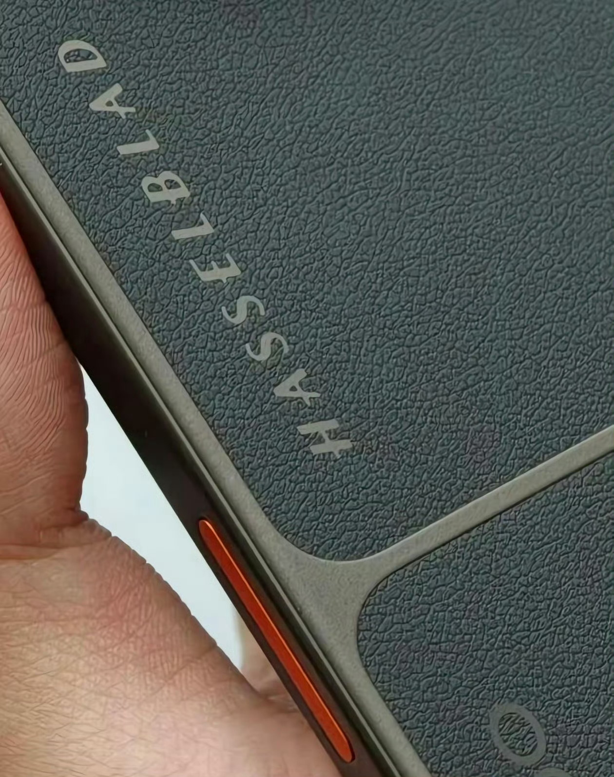 OPPO Find X9 Ultra 真机？ 如果是真的貌似真的还挺不错的，质感