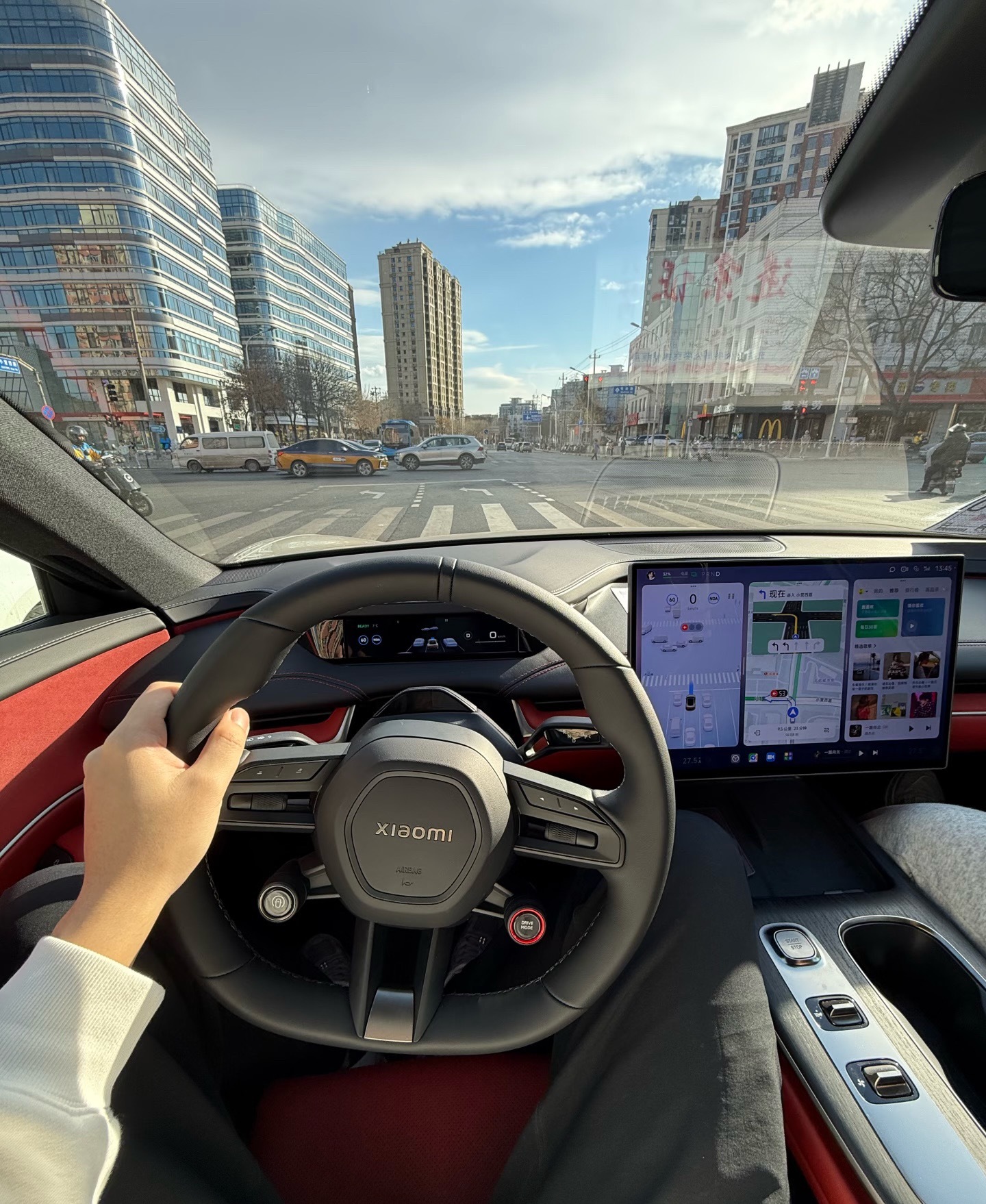 那车主更关心车有没有碰伤。电车加速太快了不适合新手司机 