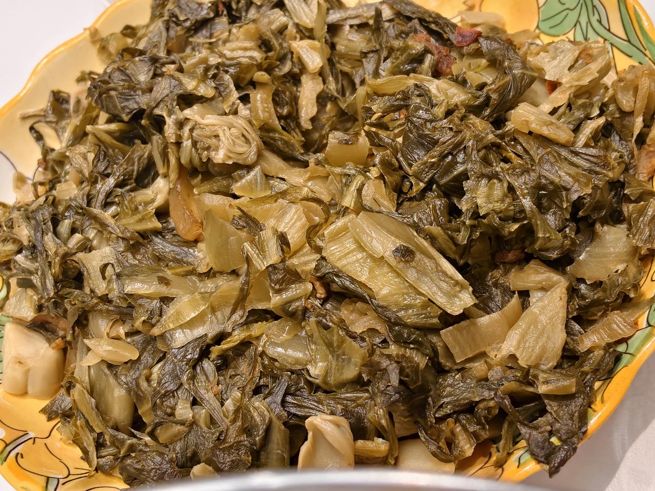 咸菜真的不能吃吗❓️
我用五花肉片炒的咸菜真的很下饭
咸菜也是我家姑婆亲自做的