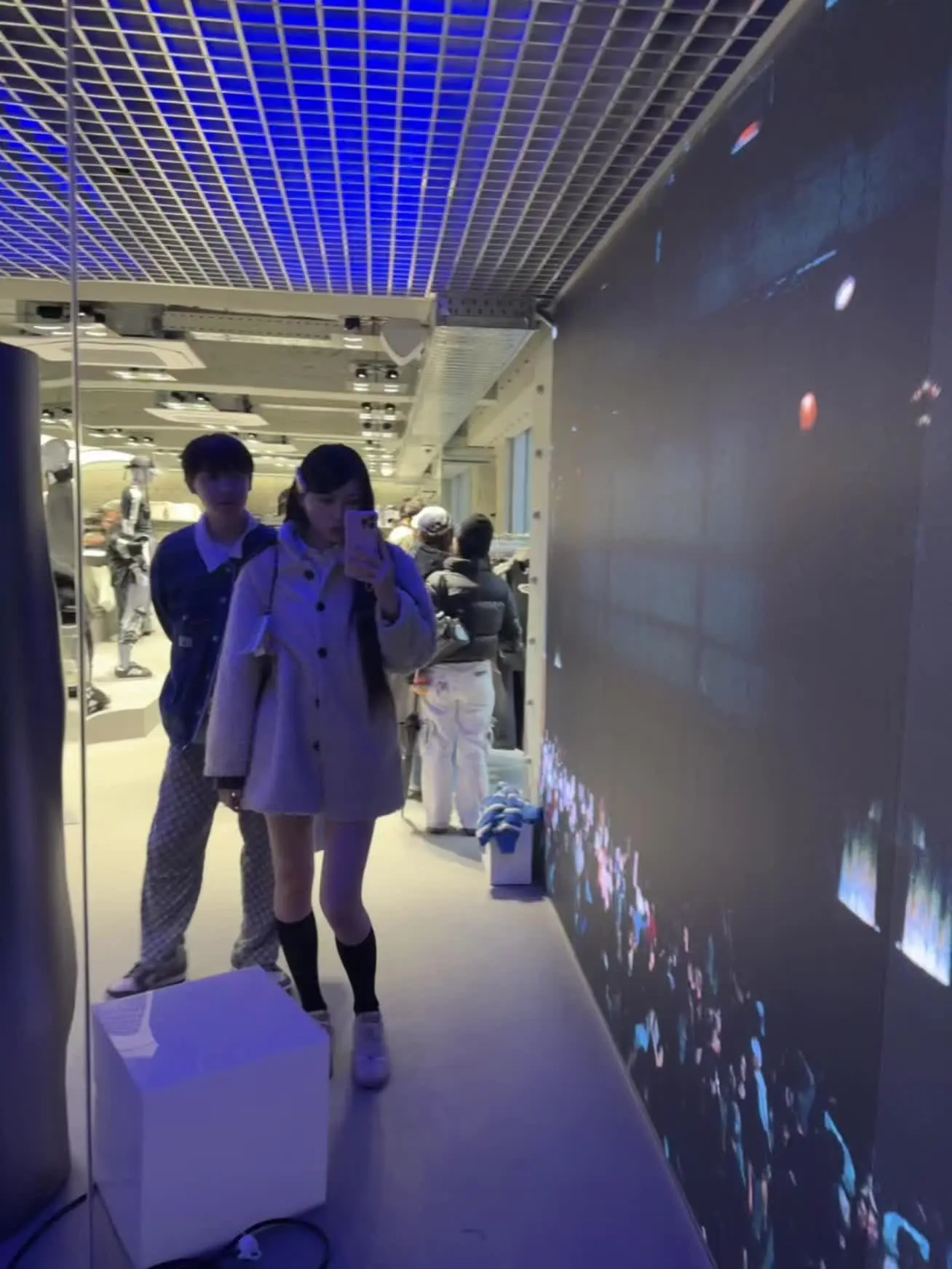 活得不如蟑螂 至少蟑螂还有妹子为它尖叫