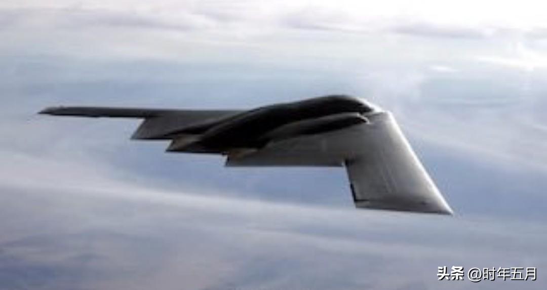据《电讯报》：西方官员称，美国的 B2 隐形轰炸机预计将在几天内抵达英国基地，以
