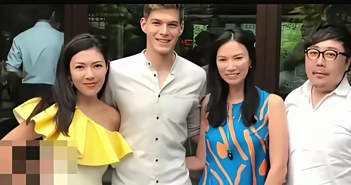 当年，邓文迪携小男友与苏芒等人的一张留影，小男友阳光而高大帅气。