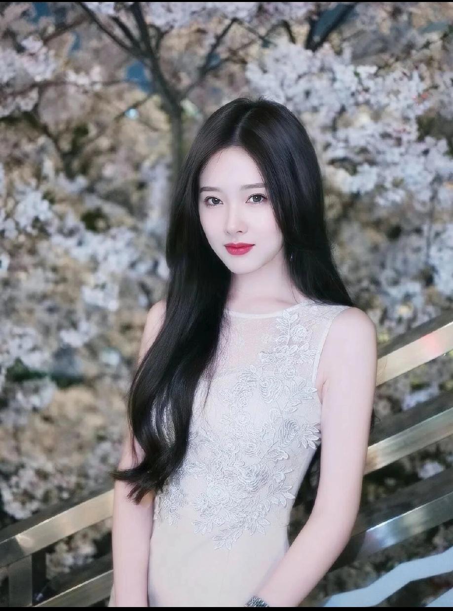 花间美人影，笑语入画来。晒图笔记大赛 有哪些女生日常好看穿搭可以借鉴