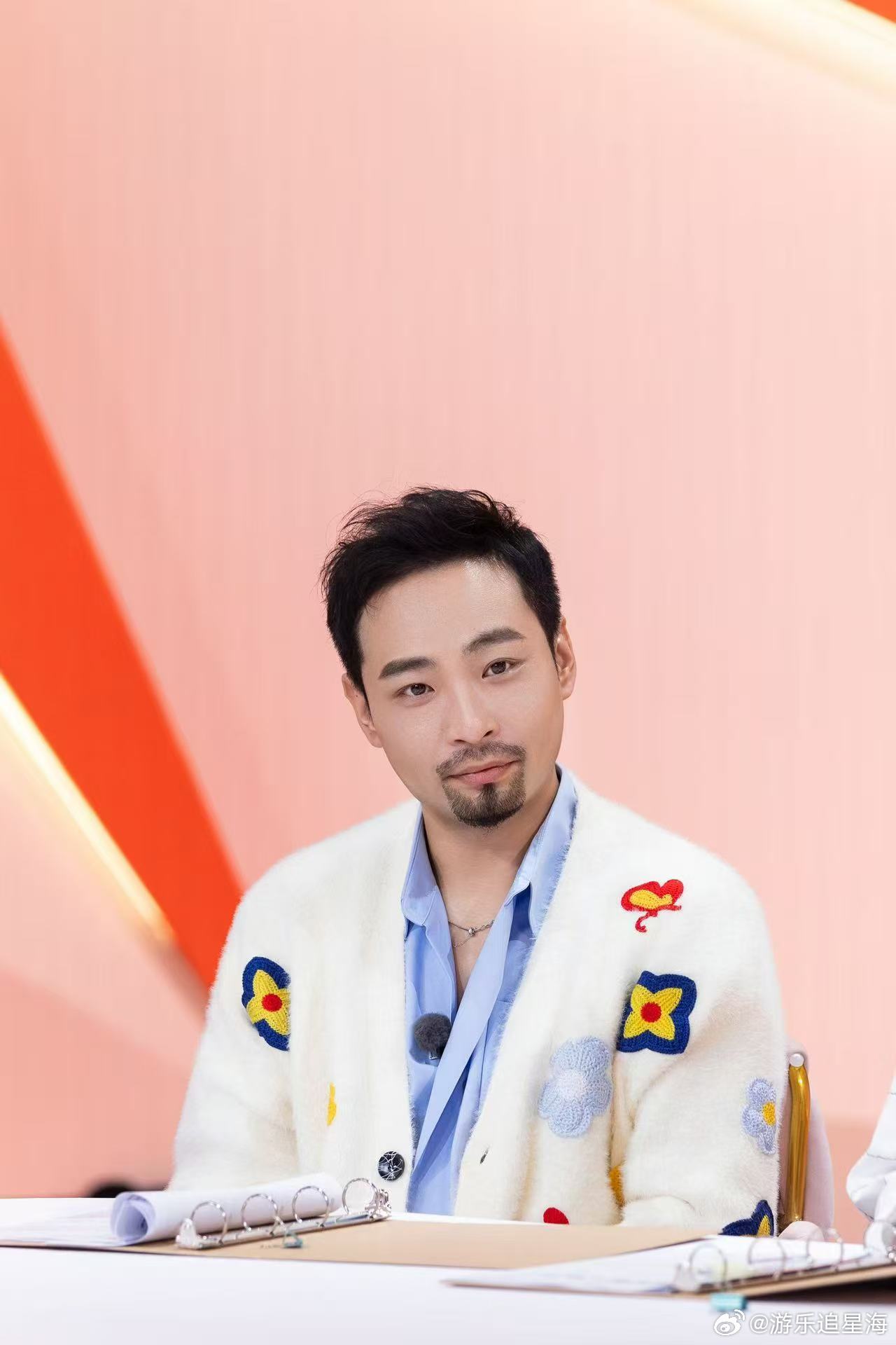 十个勤天妈妈开团宋木子秒跟 妈妈团一开团，宋木子秒跟唱，这默契度绝了。果然快乐是