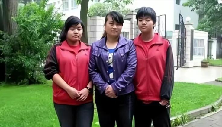 1999年，贵州19岁保姆，无奈带着被雇主遗弃的6岁双胞胎投奔娘家，父亲嫌丢人，